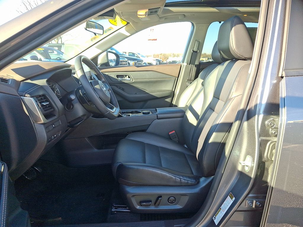 Thumbnail: 2023 Nissan Rogue - 14