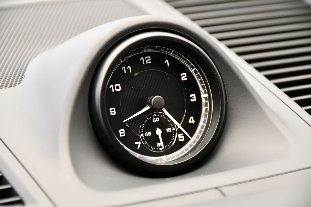 Thumbnail: 2026 Porsche Macan - 21