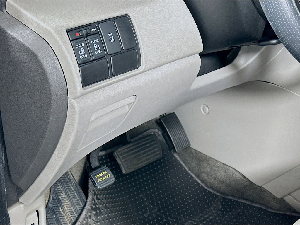 Thumbnail: 2011 Honda Odyssey - 10