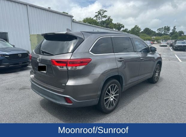 2017 Toyota Highlander SE