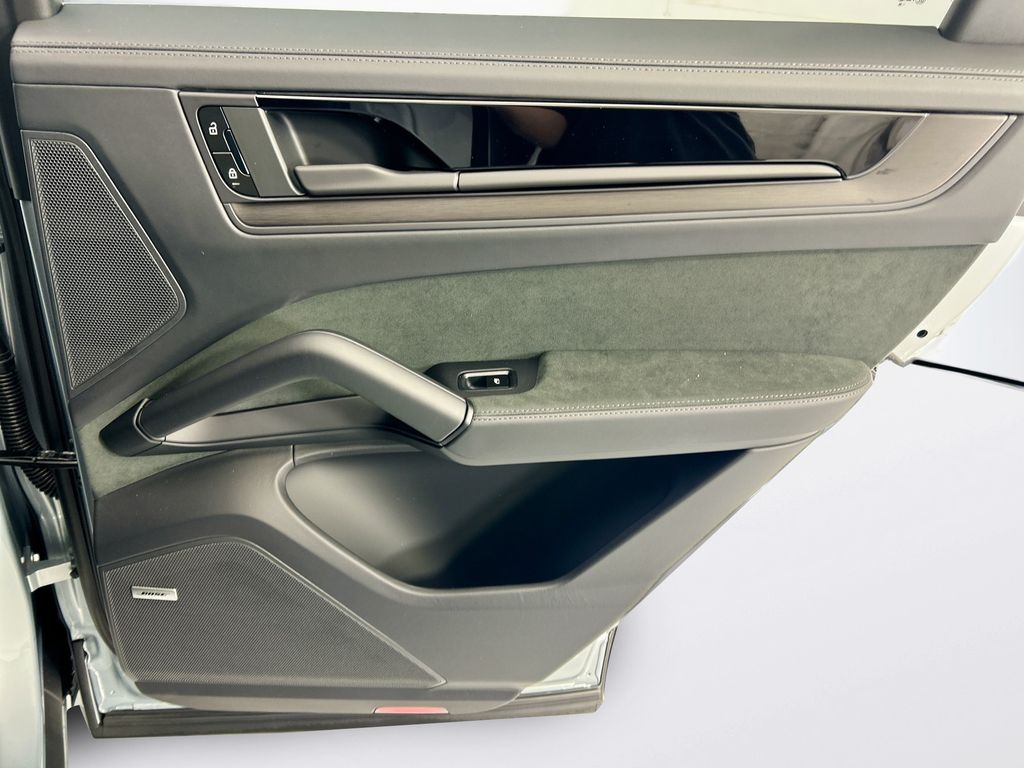 Thumbnail: 2026 Porsche Cayenne - 27