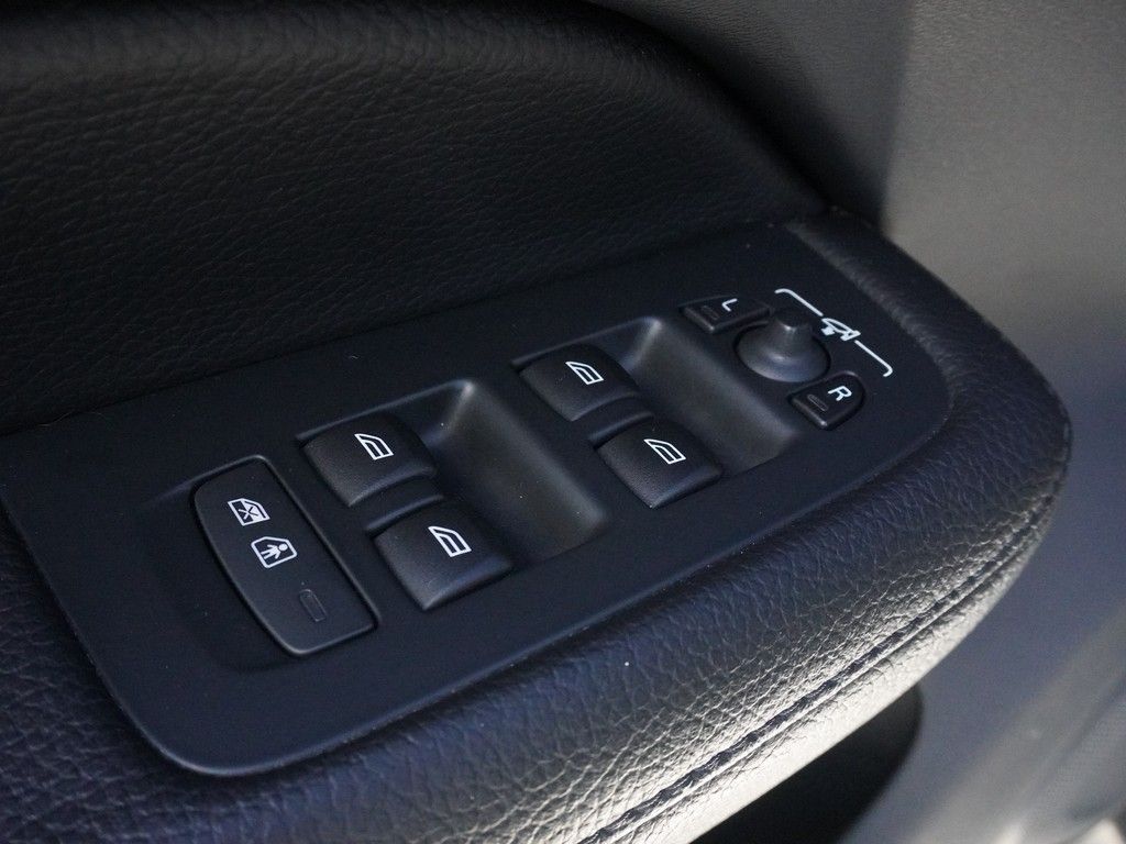 Used 2020 Gray Volvo T5 image 37