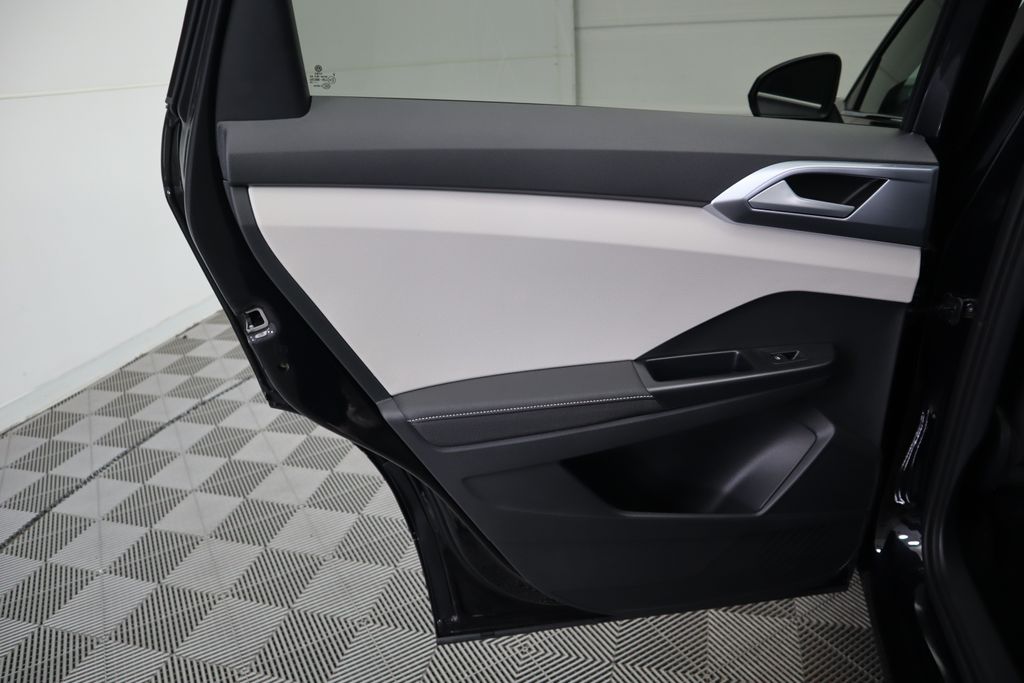 2025 Volkswagen Taos SE 27