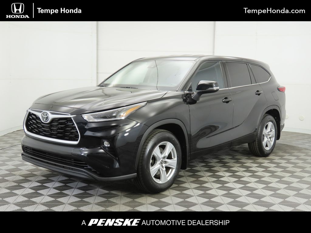 2021 Toyota Highlander LE Hero Image