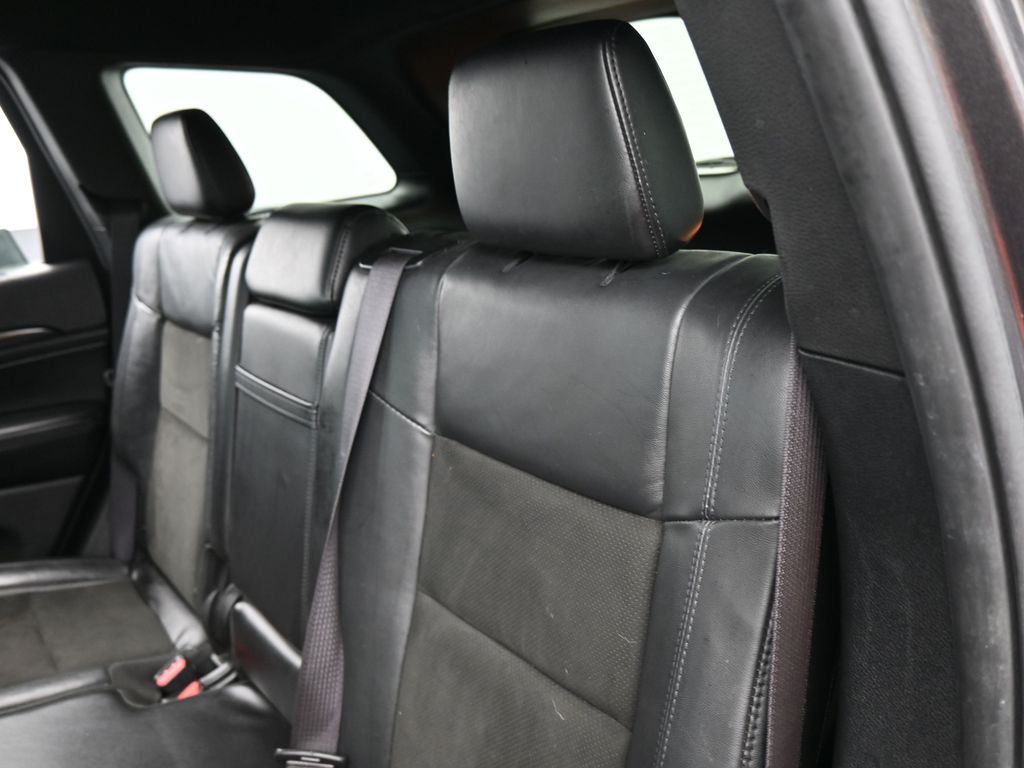 Used 2019 Granite Crystal Metallic Clearcoat Jeep Altitude image 27