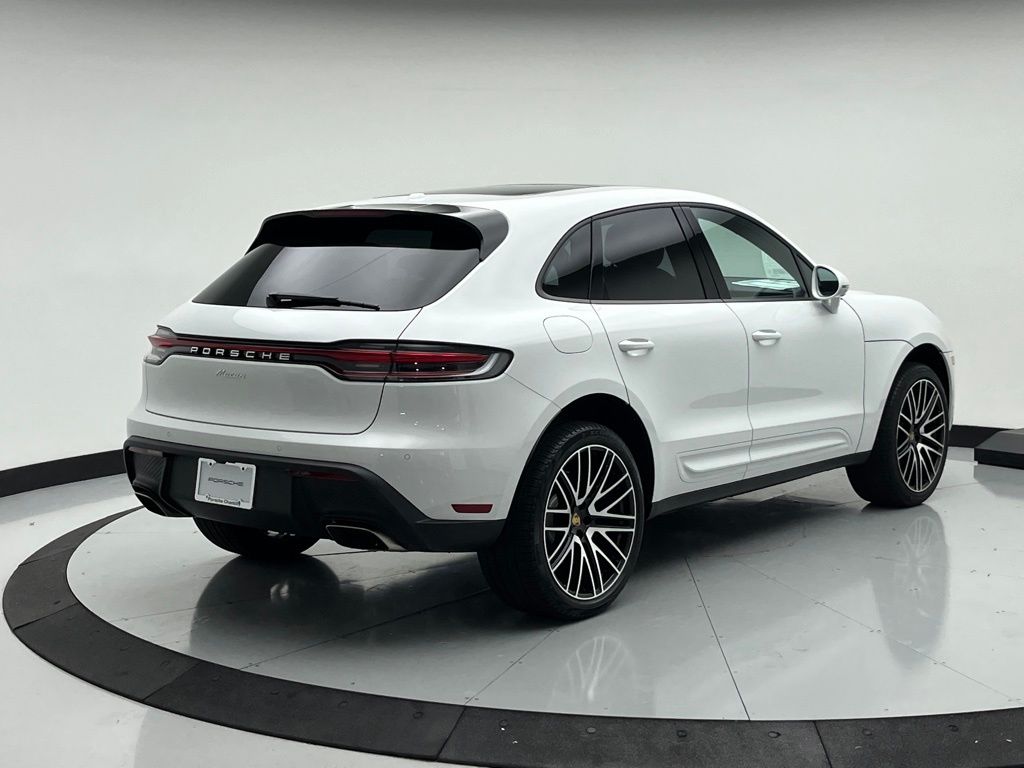 Thumbnail: 2026 Porsche Macan - 7