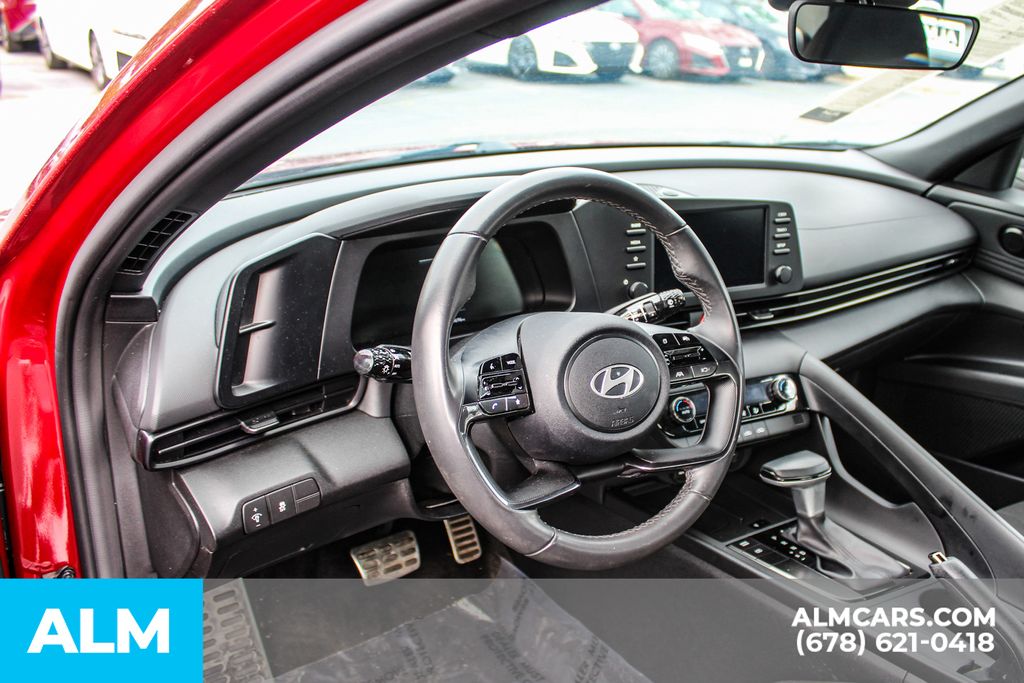 Used 2025 Red Hyundai SEL Sport image 19