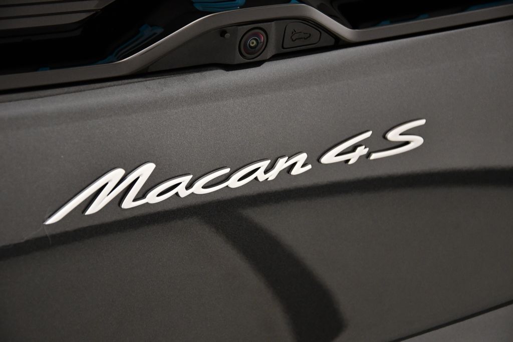 Thumbnail: 2025 Porsche Macan - 11