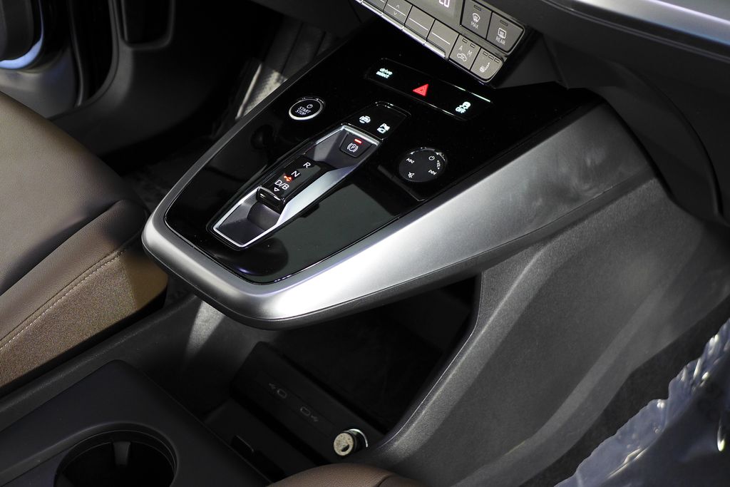 Thumbnail: 2024 Audi Q4 e-tron - 15