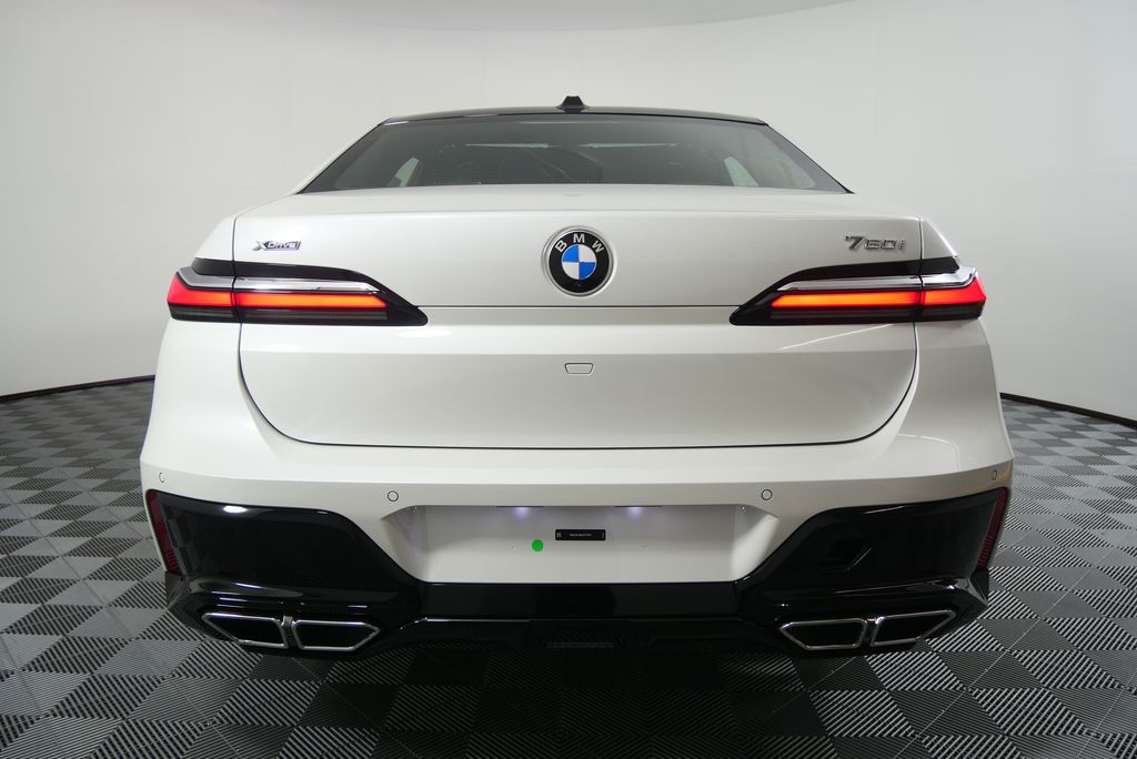 Thumbnail: 2025 BMW 7 Series - 4