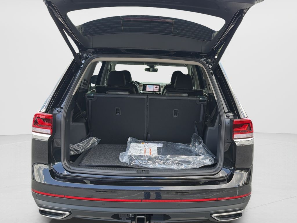 New 2026 Black Volkswagen 2.0T SE w/Technology image 10