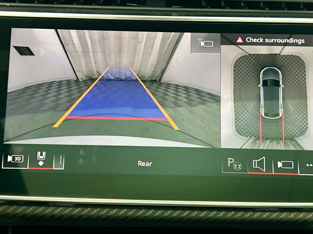 Thumbnail: 2026 Audi RS Q8 - 16