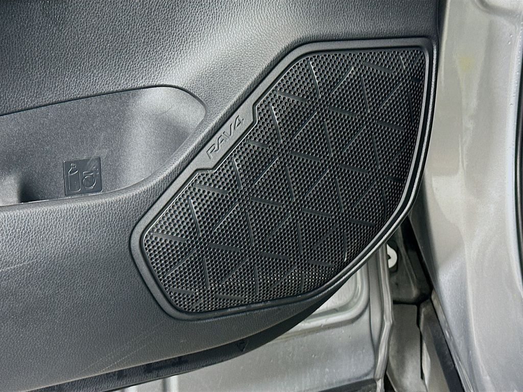 Thumbnail: 2025 Toyota RAV4 - 18