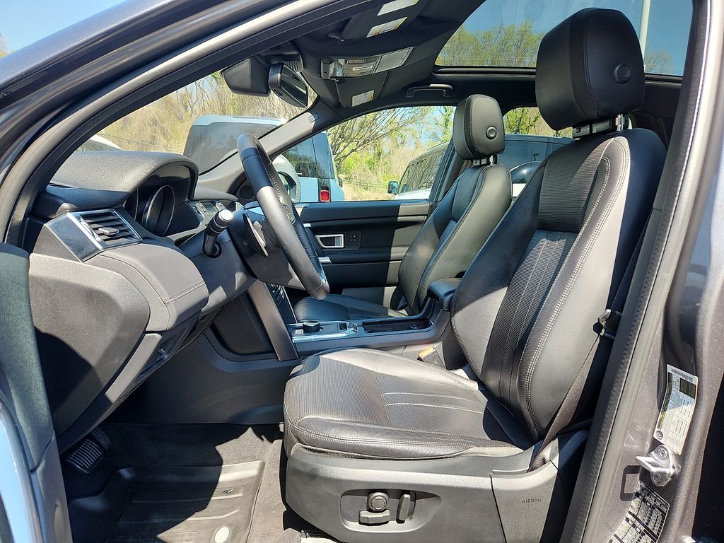 Thumbnail: 2019 Land Rover Discovery Sport - 13