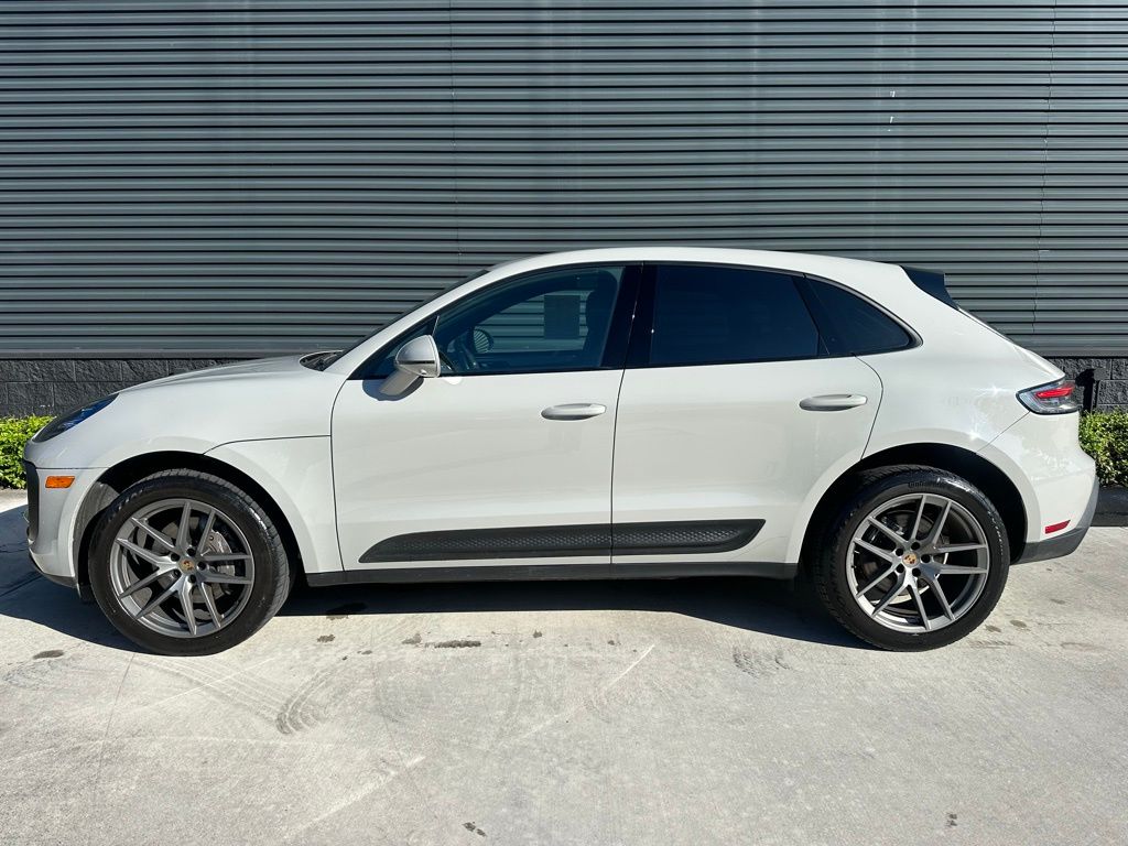 Thumbnail: 2022 Porsche Macan - 2