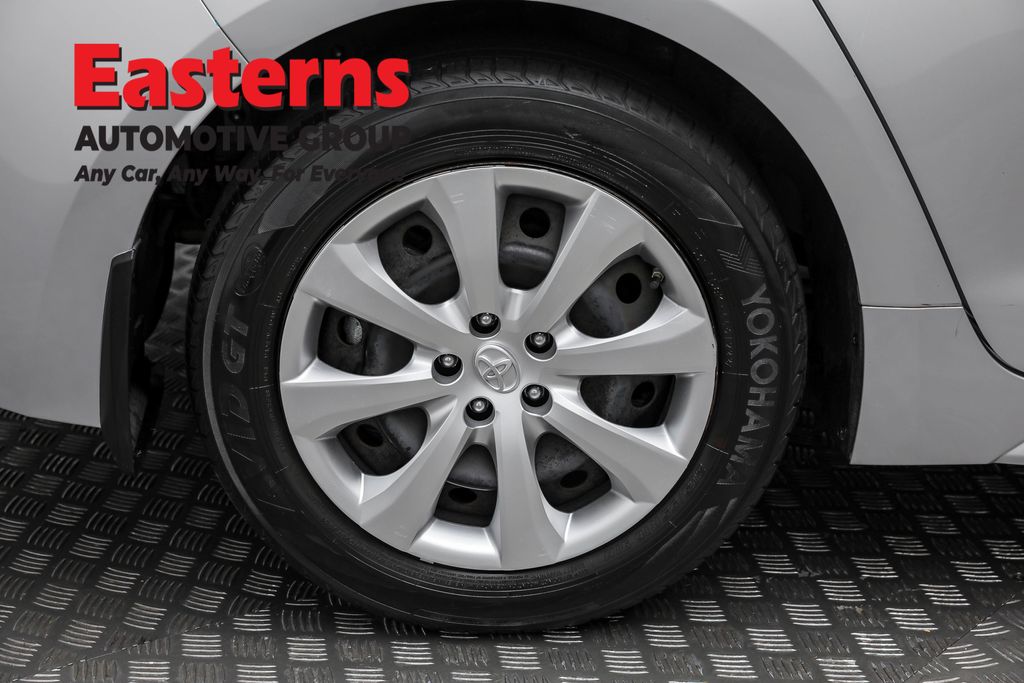 Used 2022 Silver Toyota LE image 28