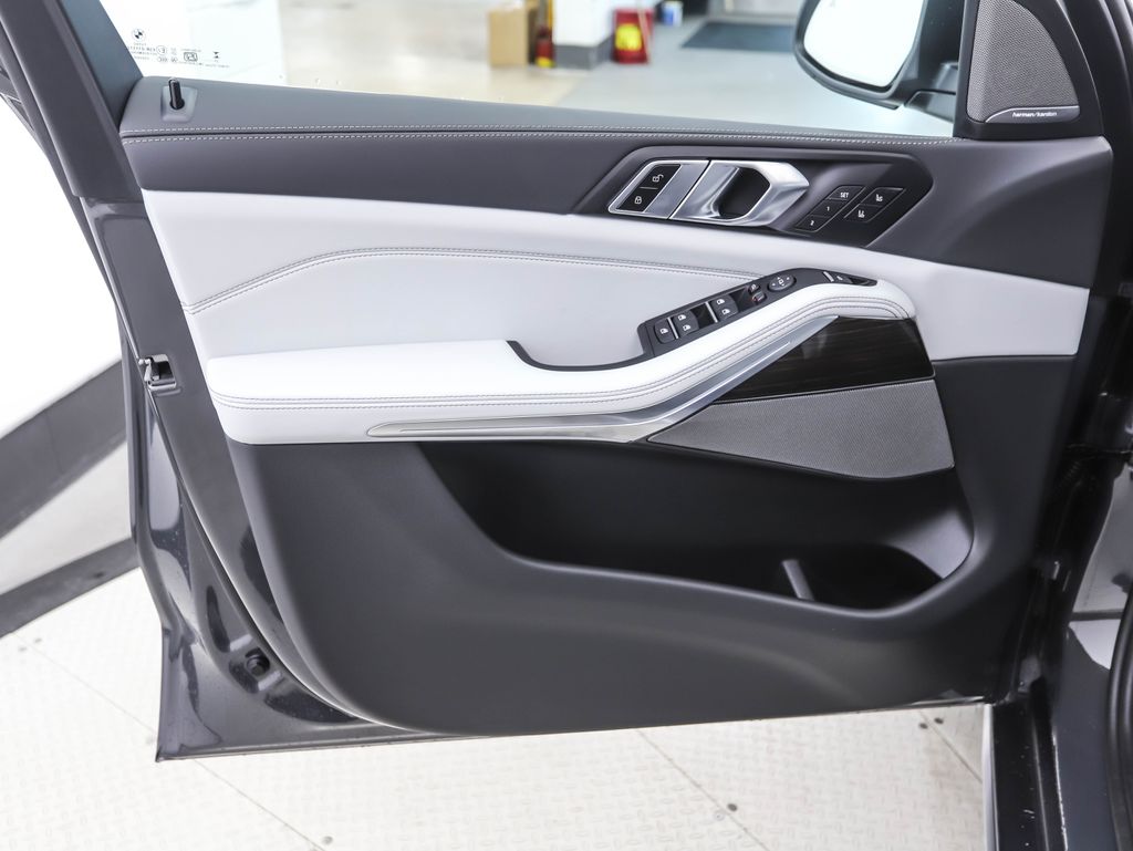 Thumbnail: 2026 BMW X5 - 9