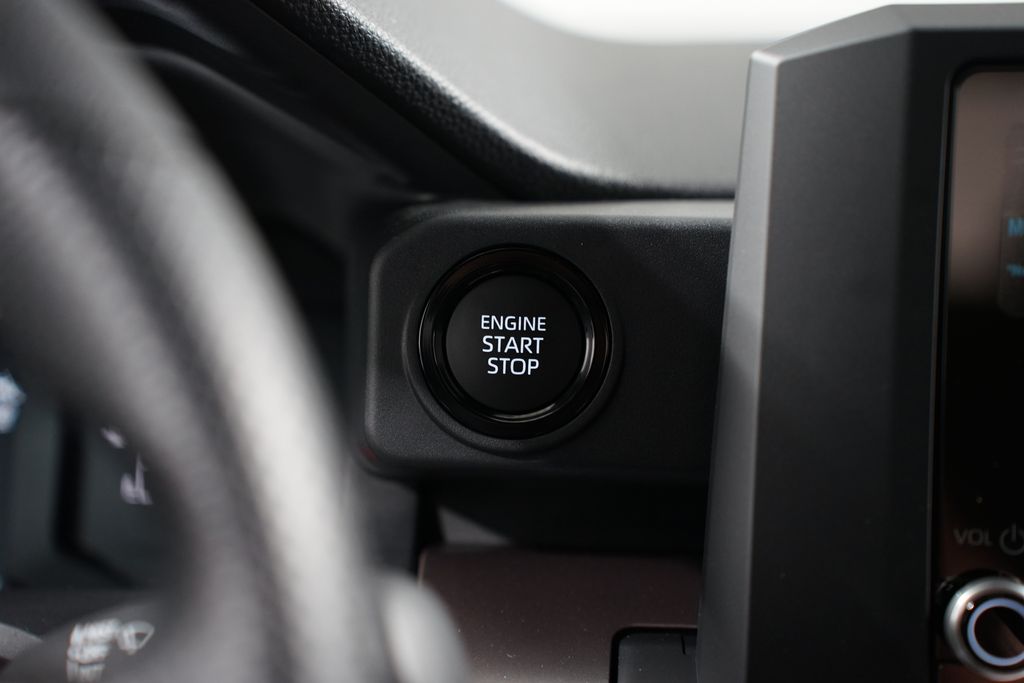 2025 Toyota Tacoma SR5 18