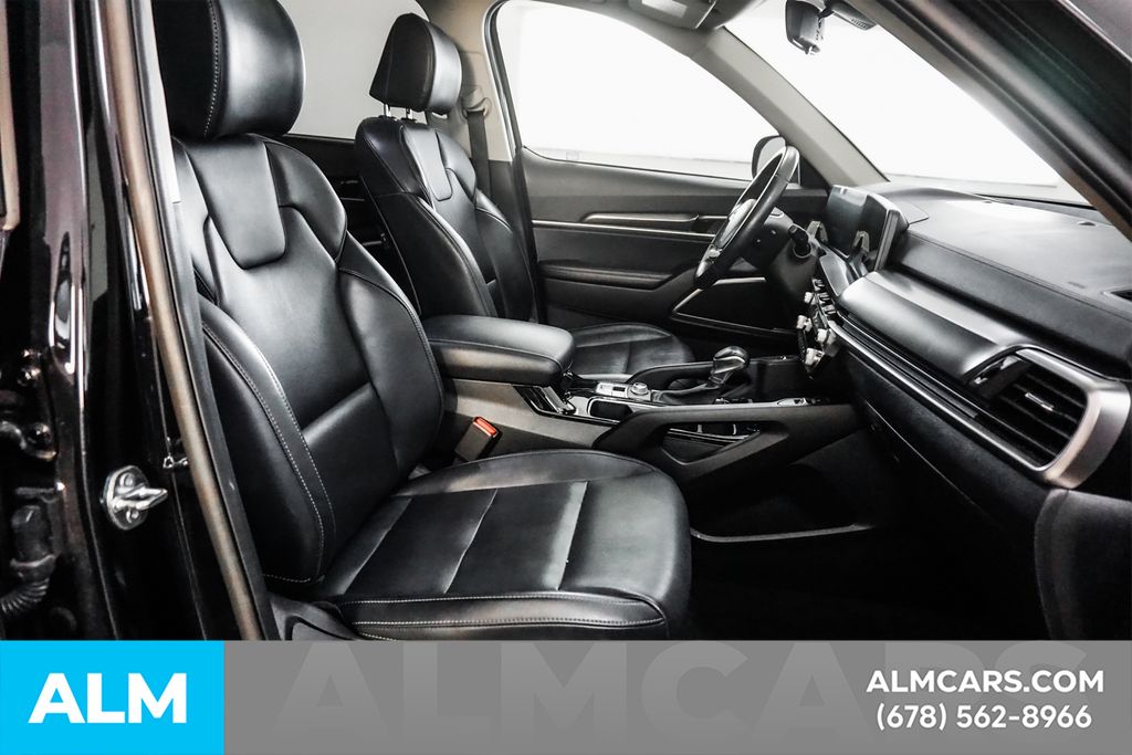 Used 2025 Black Kia S image 20
