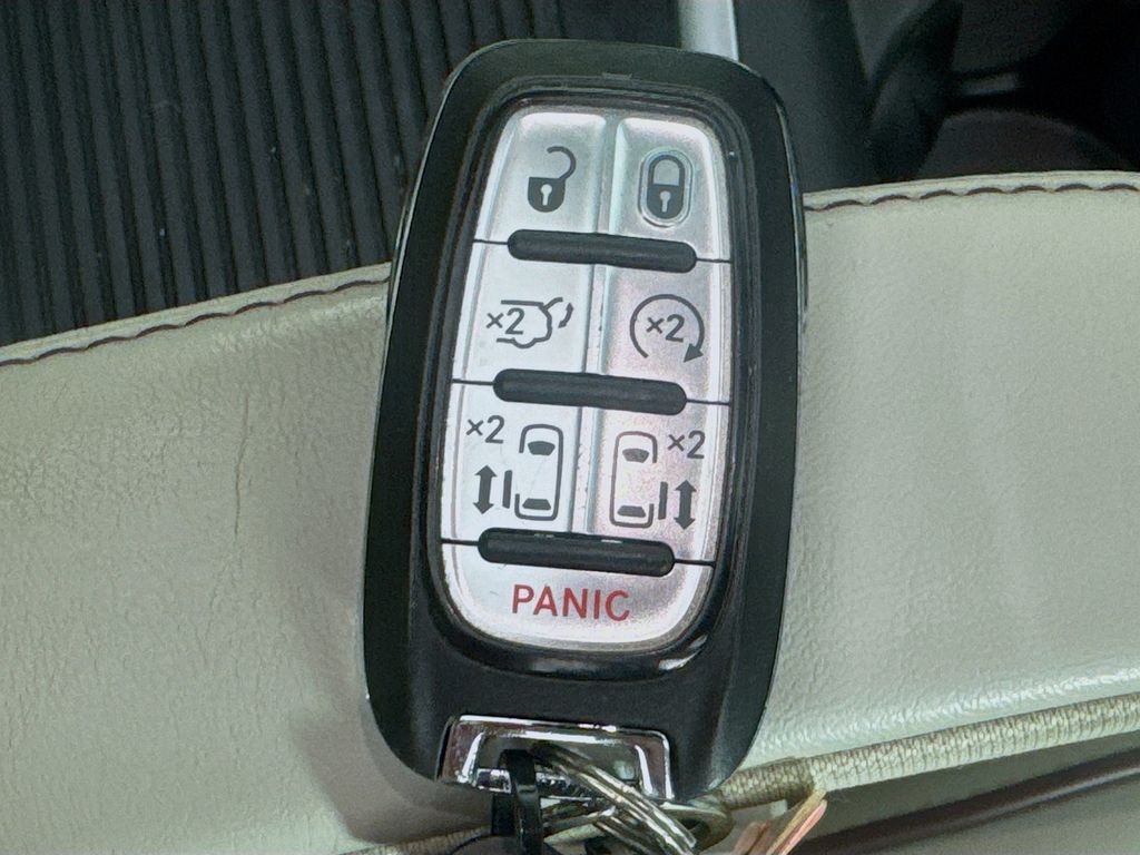 Used Car 2019 Chrysler Pacifica  Limited For Sale Under $20,000 In Austin, Texas