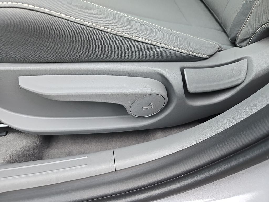 2025 Hyundai Elantra Sport 16