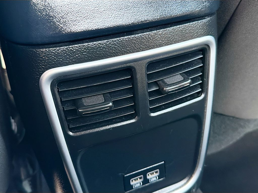 Used 2023 Black Dodge SXT image 24