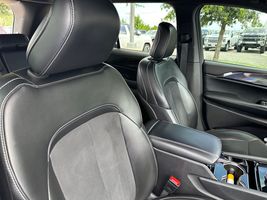 Used Car 2023 Jeep Grand Cherokee  Altitude For Sale Under $30,000 In Austin, Texas