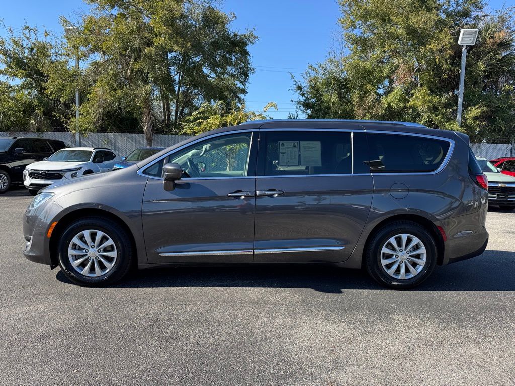 2019 Chrysler Pacifica Touring L 5