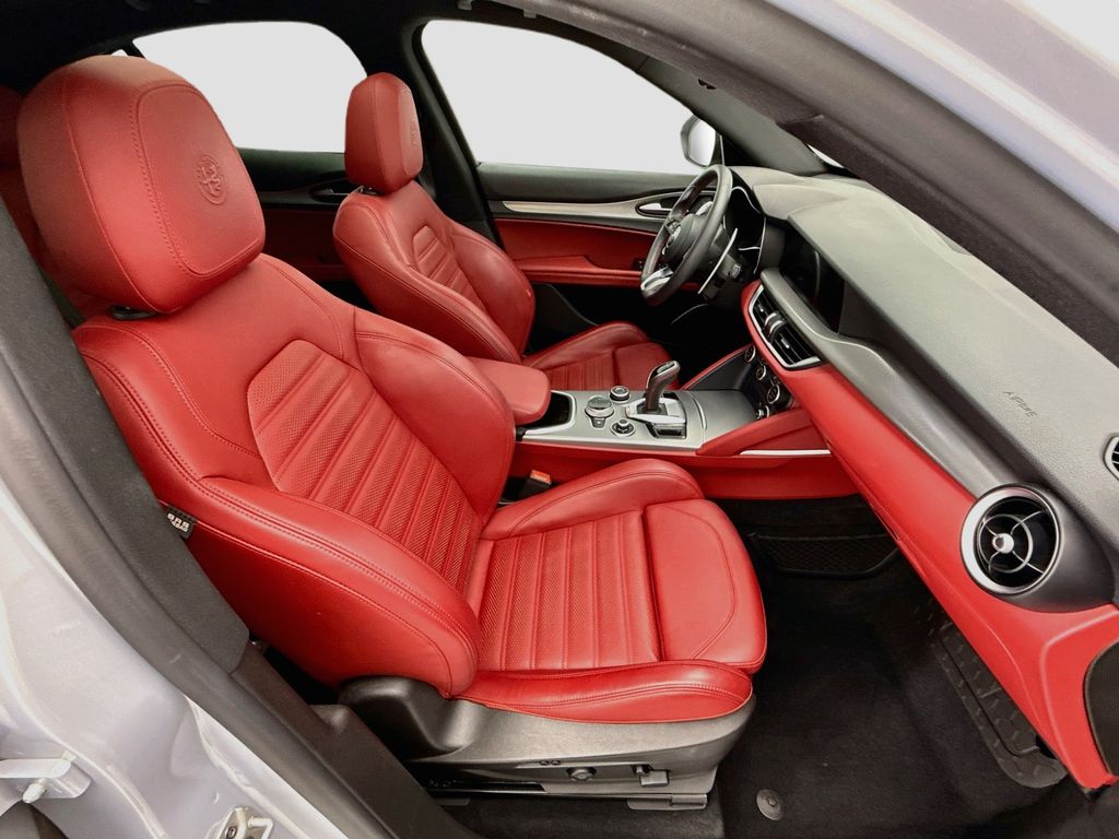 Thumbnail: 2021 Alfa Romeo Stelvio - 19