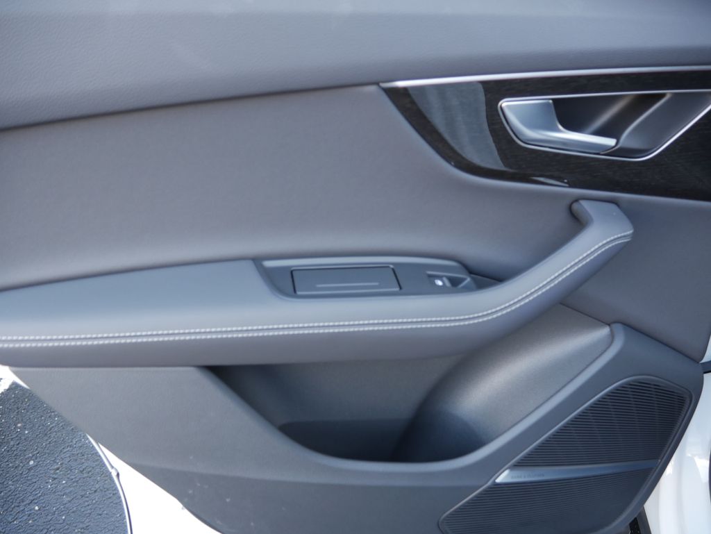 Thumbnail: 2025 Audi Q7 - 21