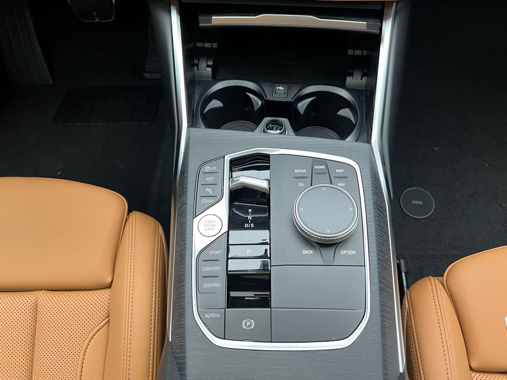 Thumbnail: 2026 BMW 3 Series - 12