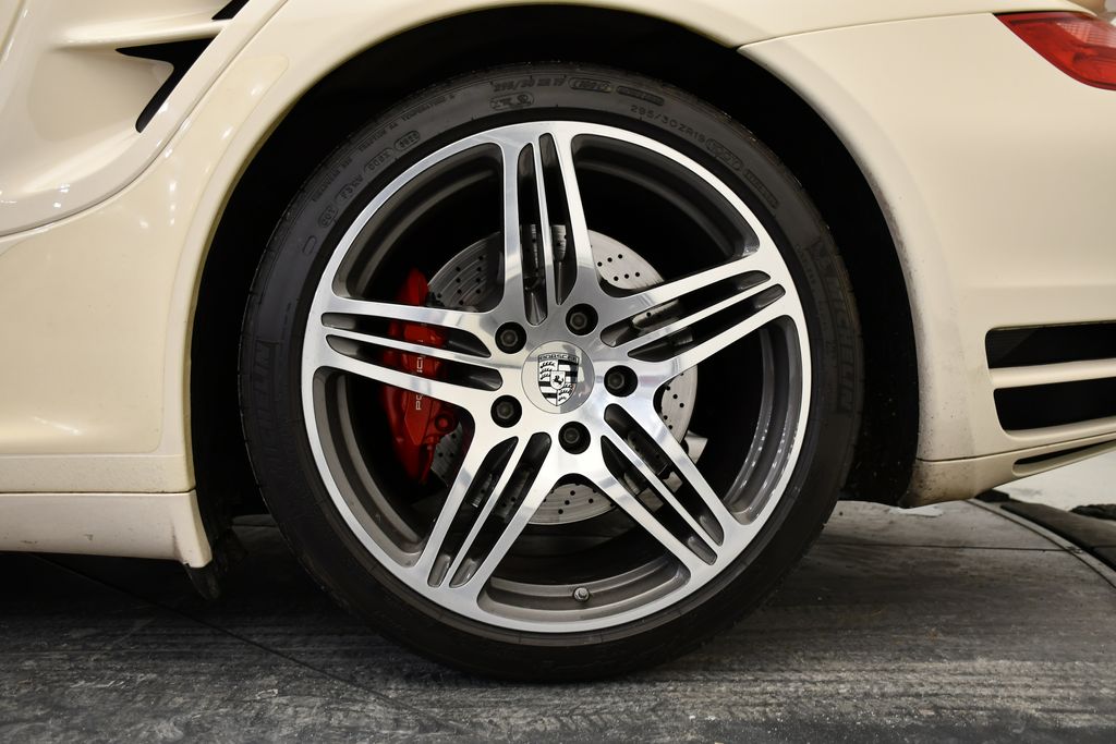 Thumbnail: 2009 Porsche 911 - 25