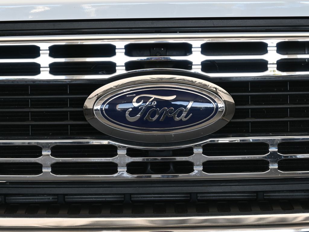 Used 2025 Oxford White Ford XLT image 49