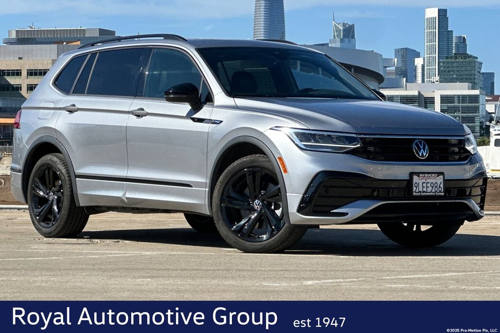 Pyrite Silver Metallic 2024 Volkswagen Tiguan SUV / Crossover Front-Wheel Drive 8-Speed Automatic