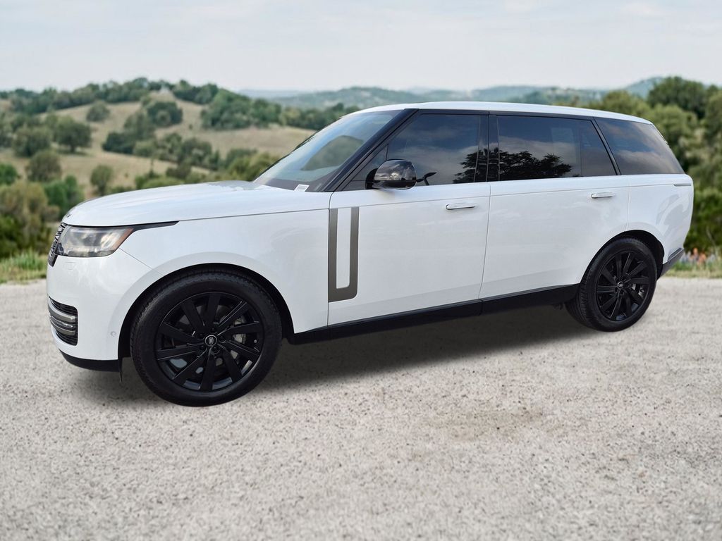 Used 2024 White Land Rover SE image 4