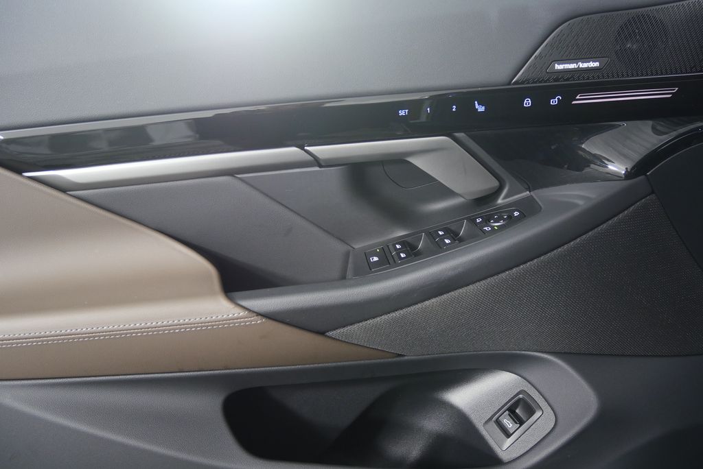 Thumbnail: 2025 BMW 5 Series - 9