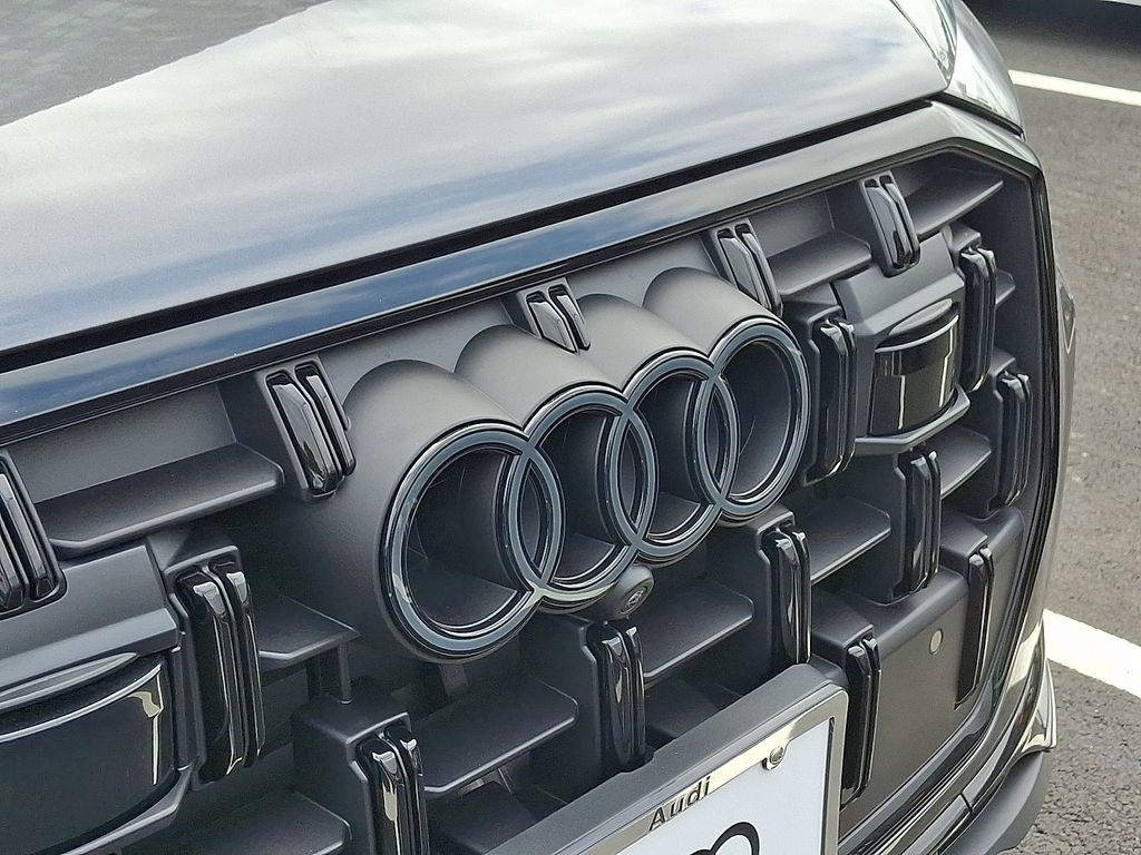 Thumbnail: 2026 Audi Q7 - 4