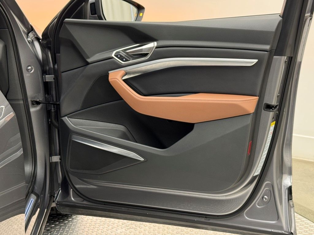 2023 Audi e-tron Premium Plus 24