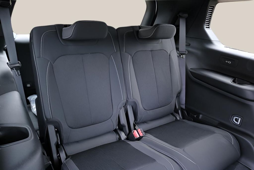 New Car 2025 Jeep Grand Cherokee L  Laredo For Sale Under $35,000 In Austin, Texas