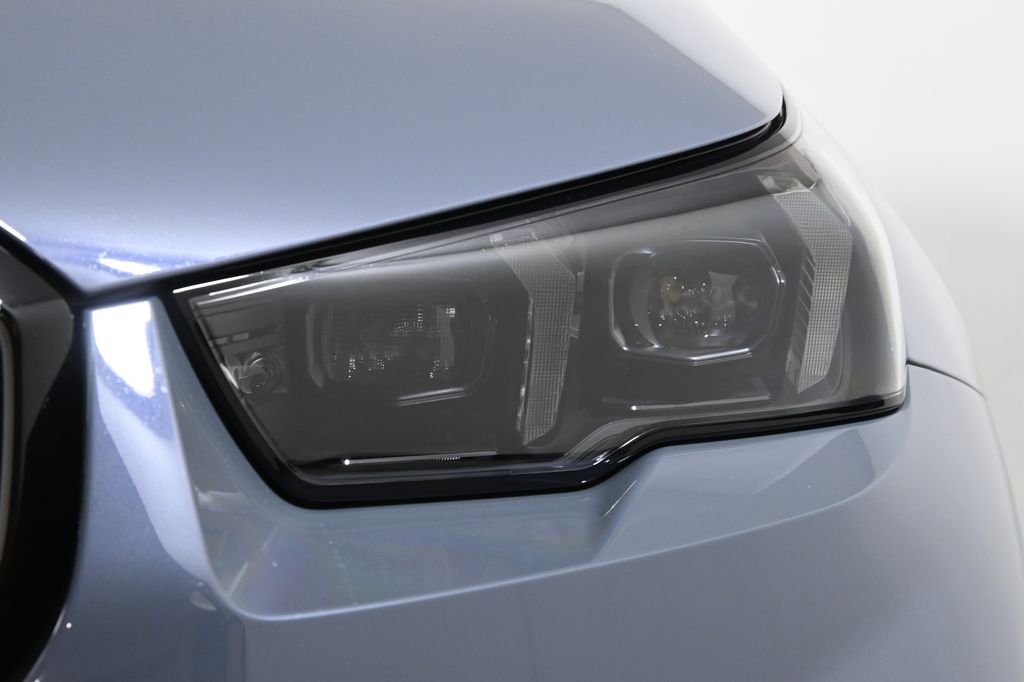 Thumbnail: 2026 BMW M5 - 11