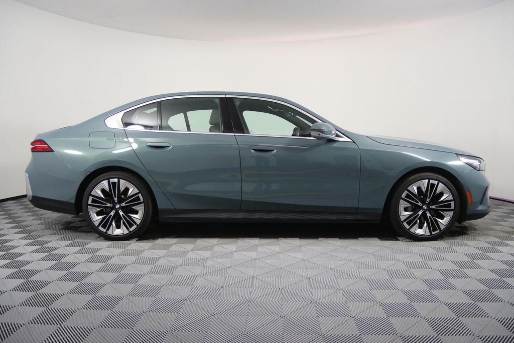 Thumbnail: 2024 BMW 5 Series - 2