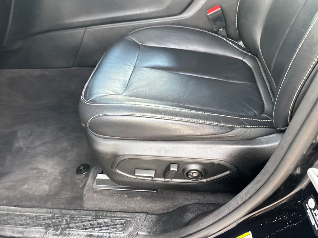 Used Car 2022 Jeep Grand Cherokee  Limited For Sale Under $30,000 In Austin, Texas