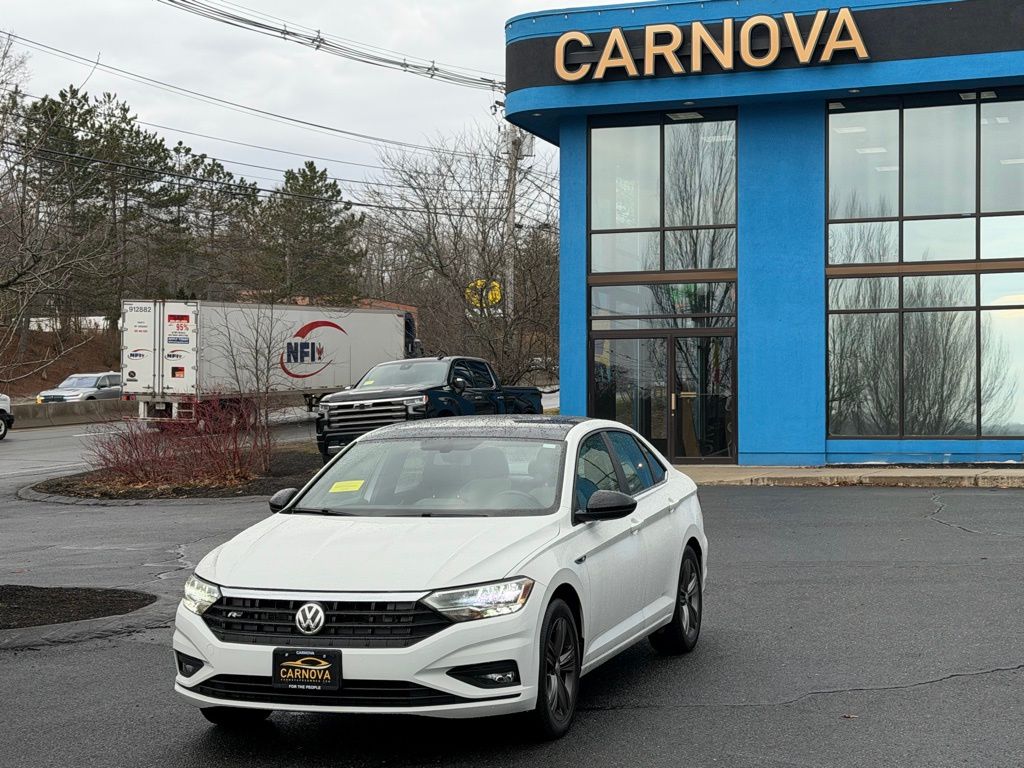 Pure White 2019 Volkswagen Jetta R-Line FWD Sedan Front-Wheel Drive 8-Speed Automatic
