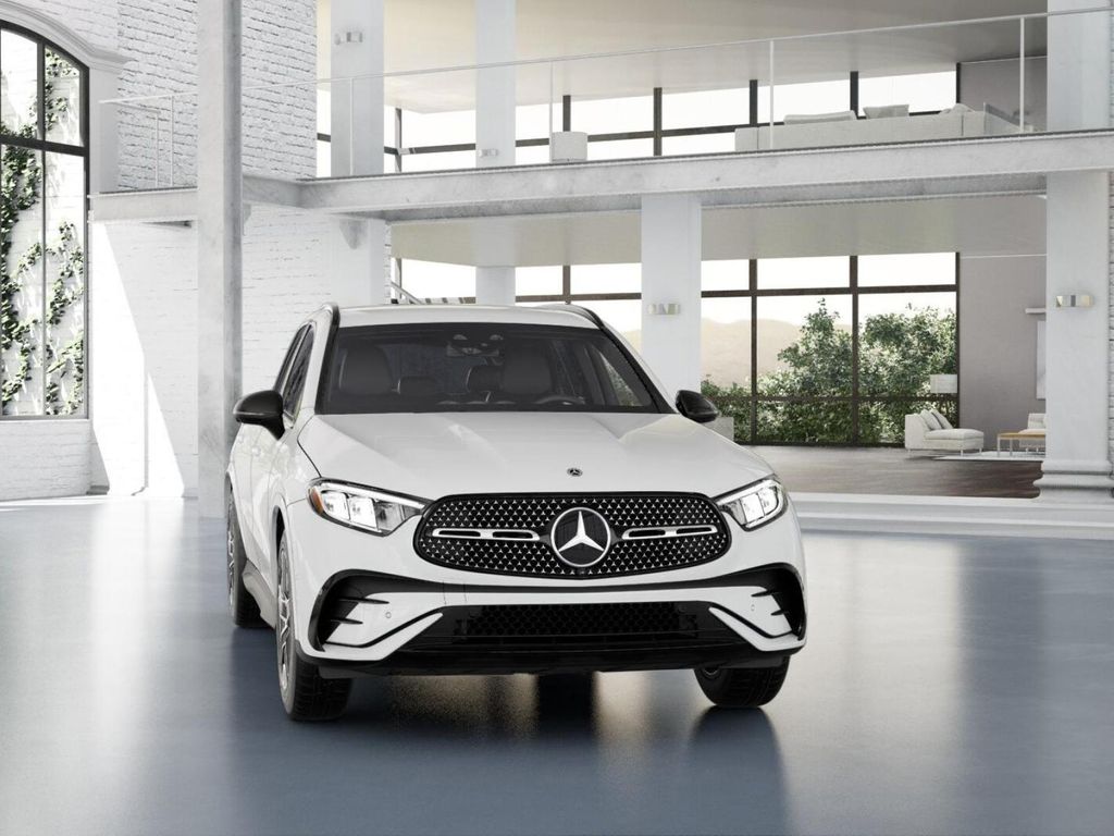 2025 Mercedes-Benz GLC 300 8