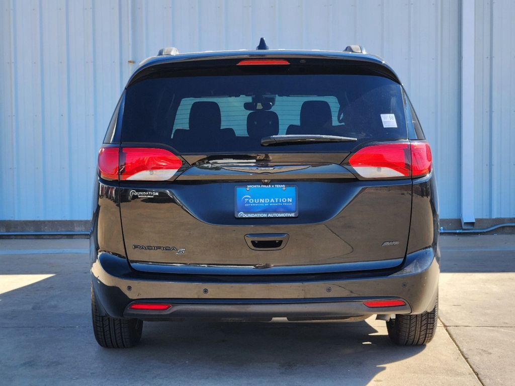 2020 Chrysler Pacifica Launch Edition 7