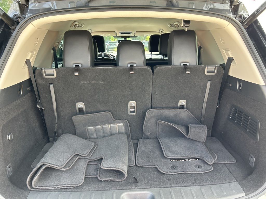 2023 Gun Metallic Nissan Pathfinder SL FWD SUV