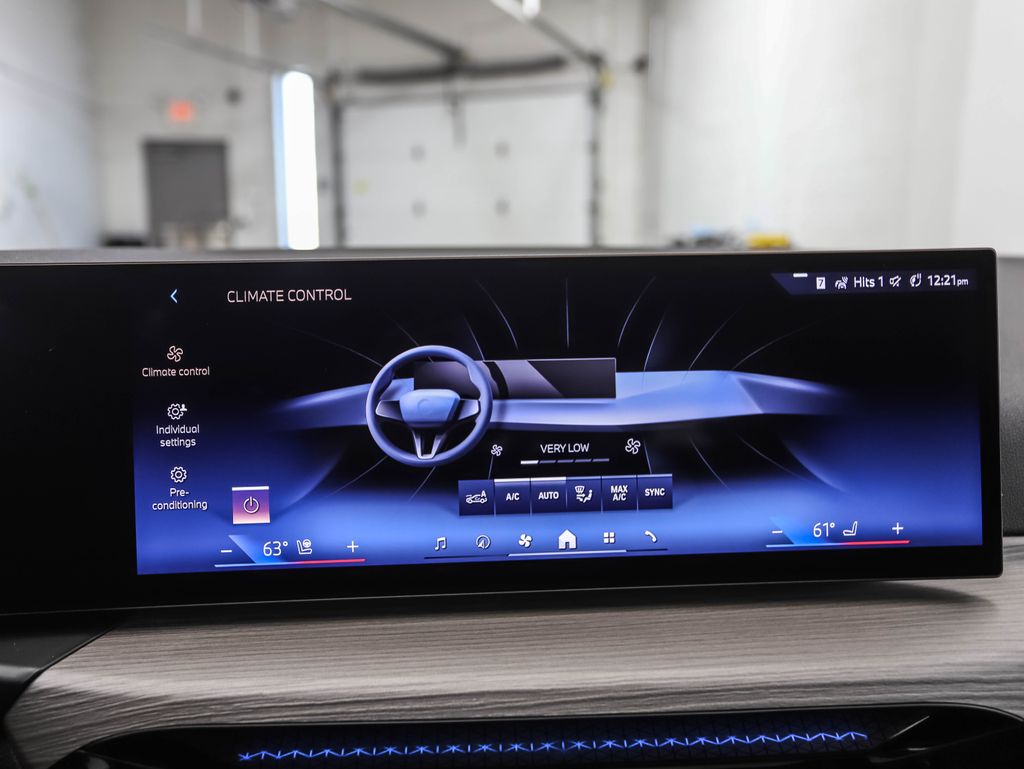 Thumbnail: 2025 BMW i4 - 19