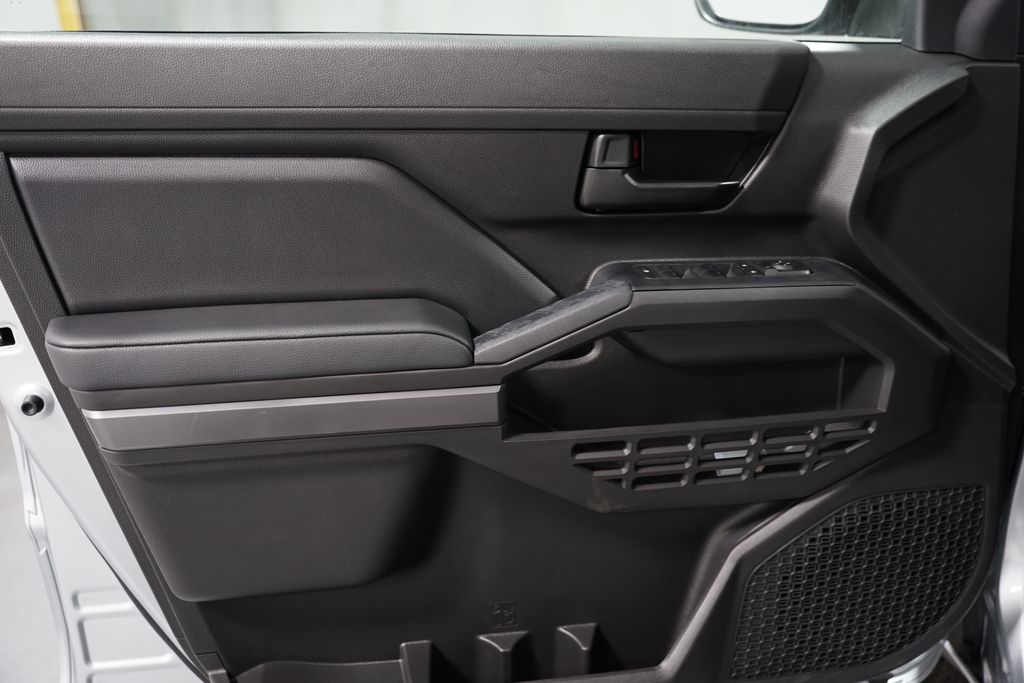 2025 Toyota Tacoma SR5 31