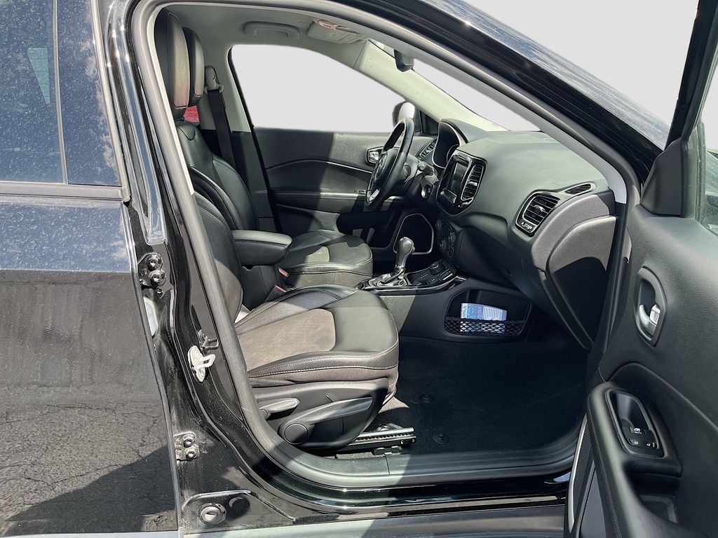 Used 2020 Black Jeep Latitude image 25