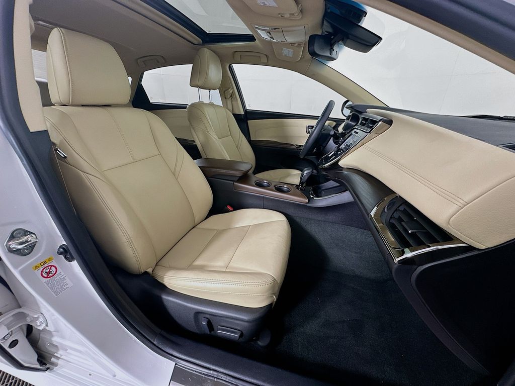 2017 Toyota Avalon XLE 29